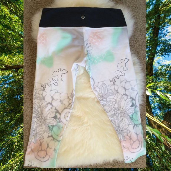 lululemon athletica white floral leggings 8 RARE - Picture 2 of 4